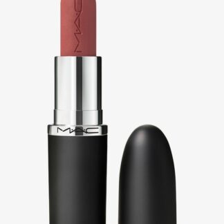 Labial nude